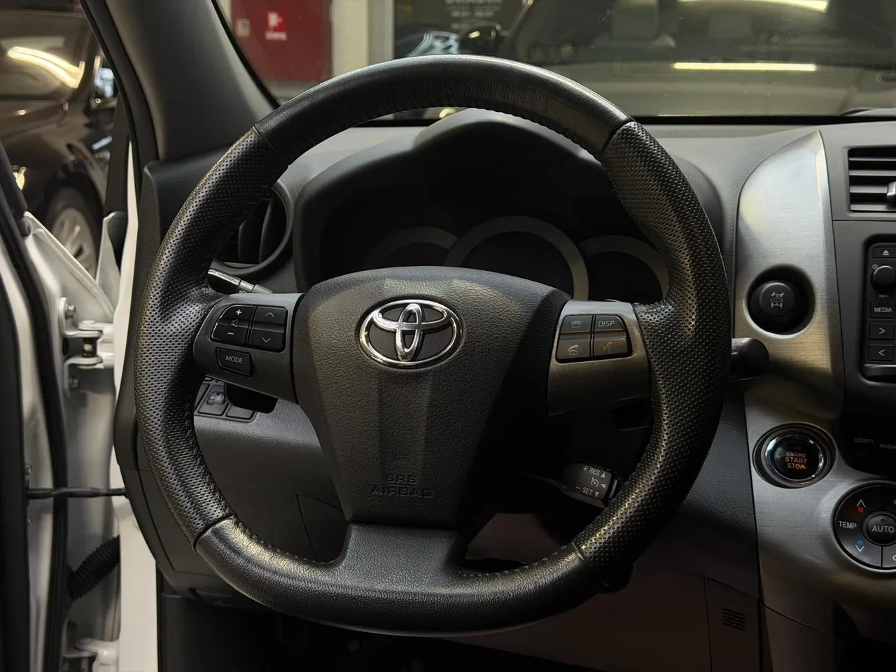 Toyota RAV4 bild 9
