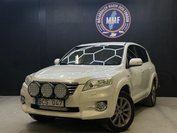 Toyota RAV4 2.2 D-4D AWD 150hk D-värmare Drag Navi 1,95% Ränta - 2012