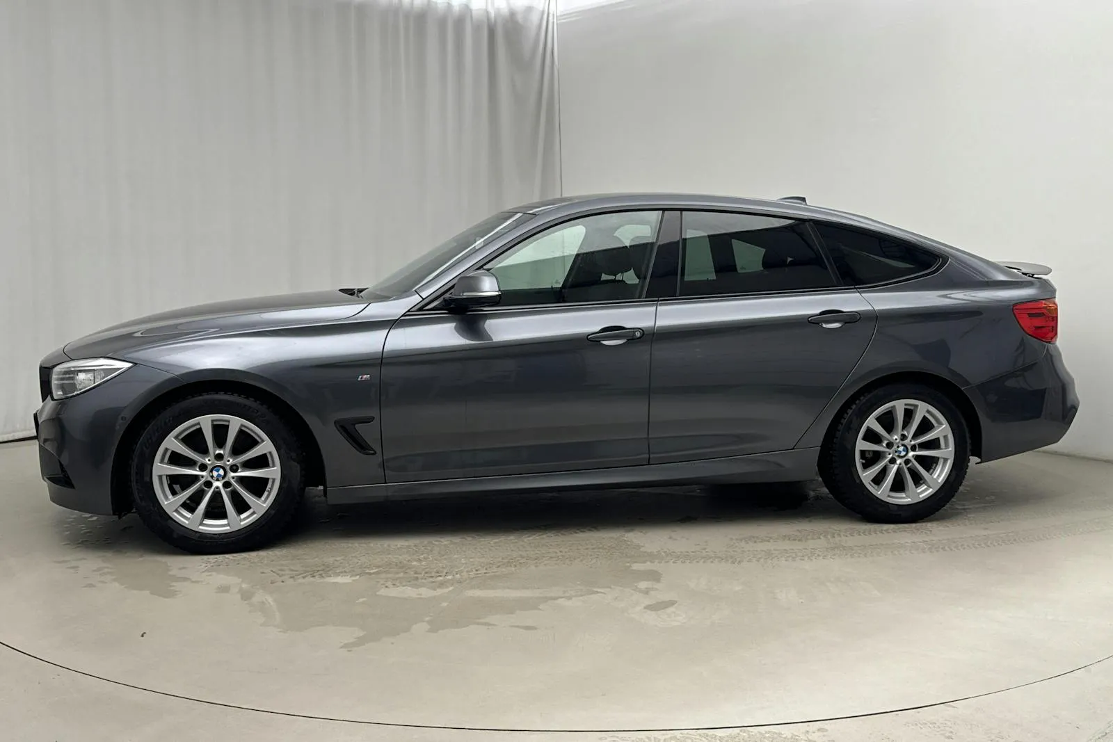 BMW 330 bild 2