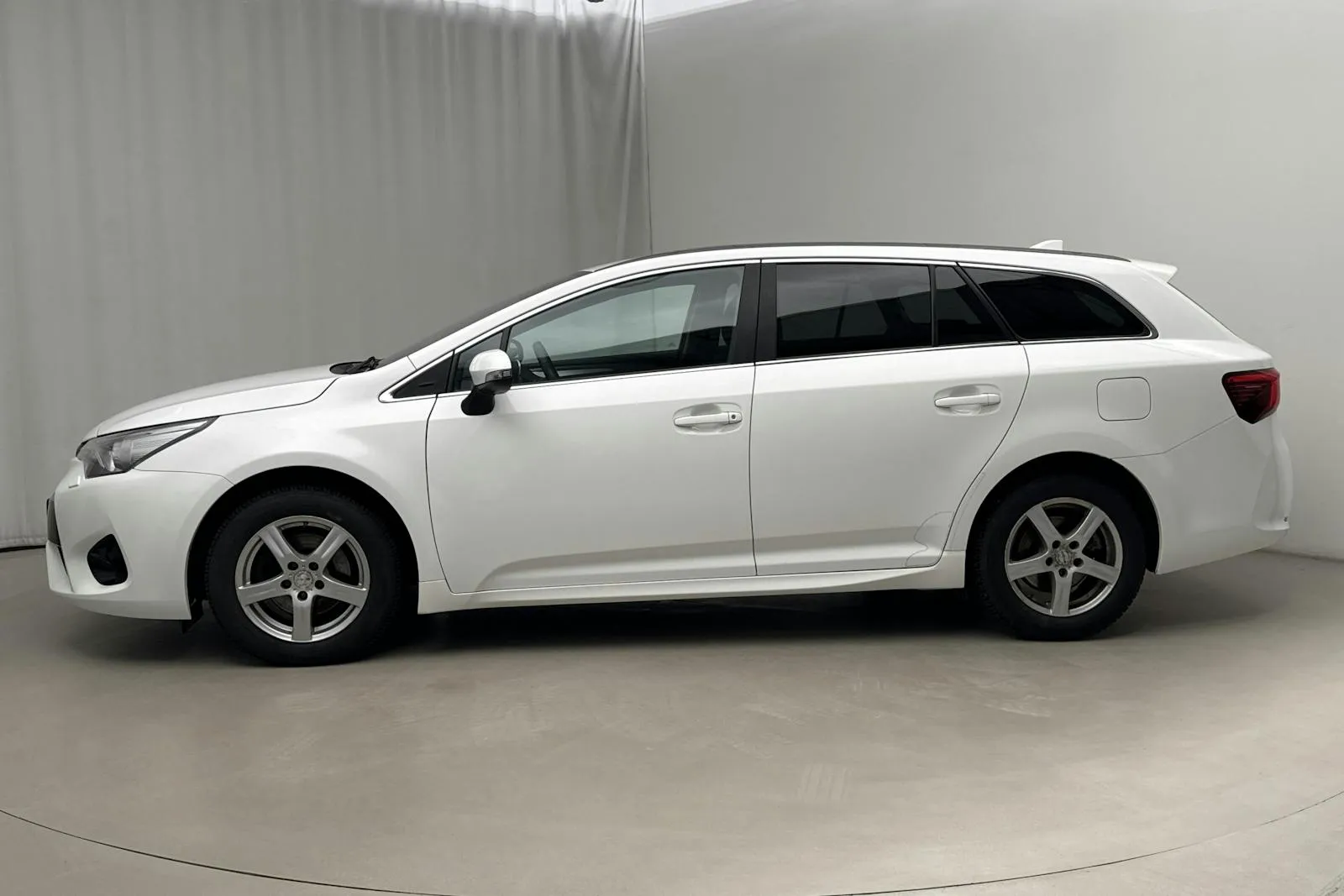 Toyota Avensis bild 2