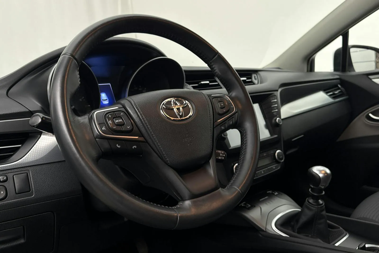 Toyota Avensis bild 14