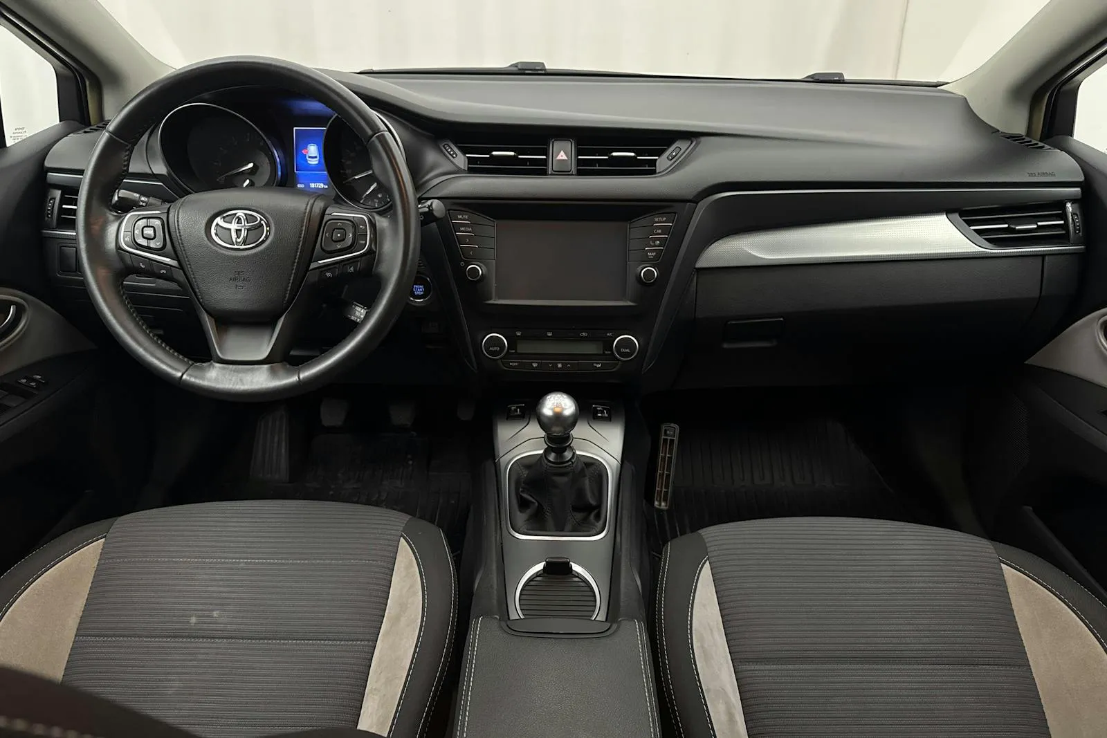 Toyota Avensis bild 6