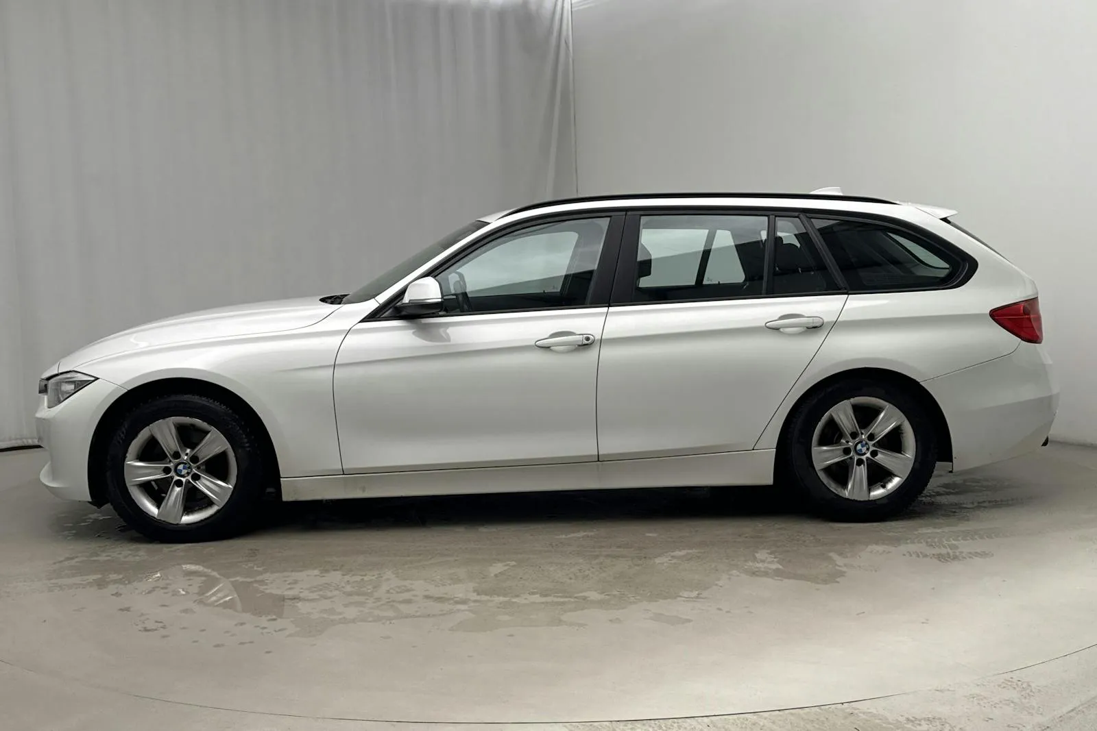 BMW 320 bild 2