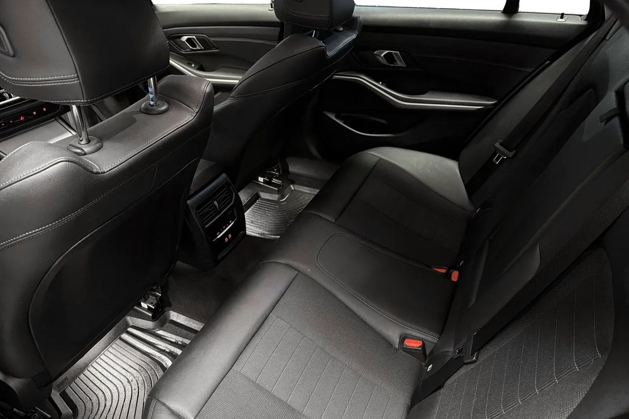 BMW 330 bild 13
