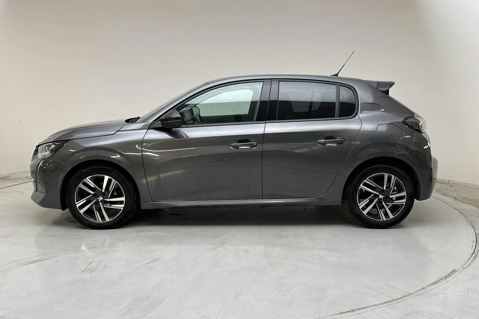 Peugeot 208 bild 2