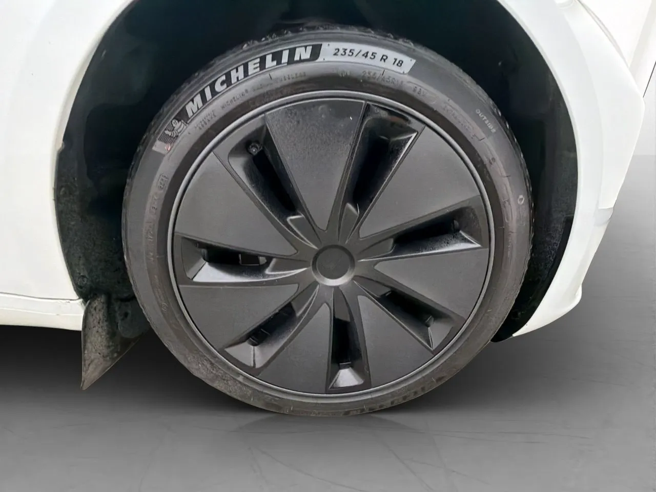 Tesla Model 3 bild 34