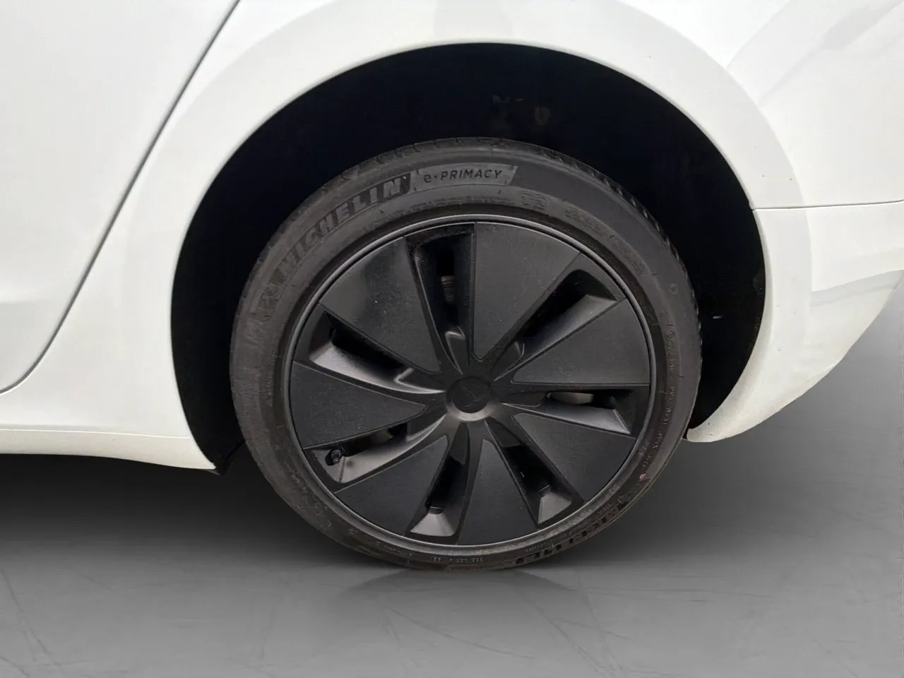 Tesla Model 3 bild 32