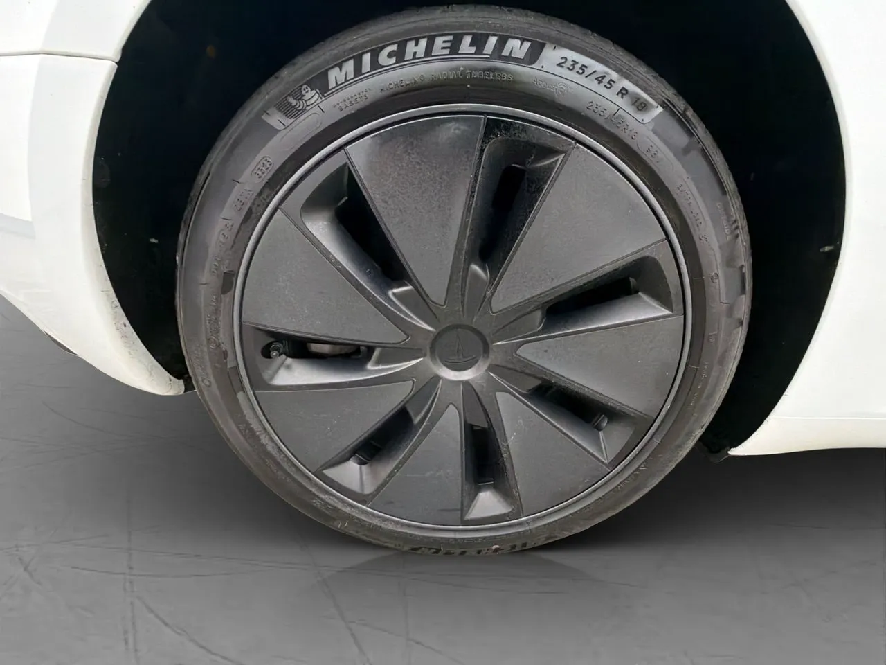 Tesla Model 3 bild 33