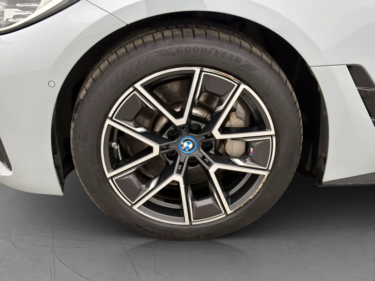 BMW i4 bild 35
