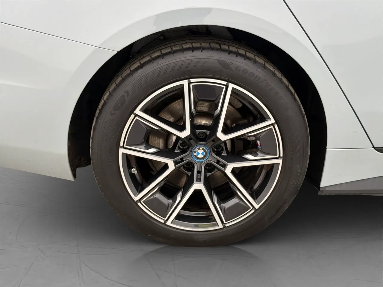 BMW i4 bild 37