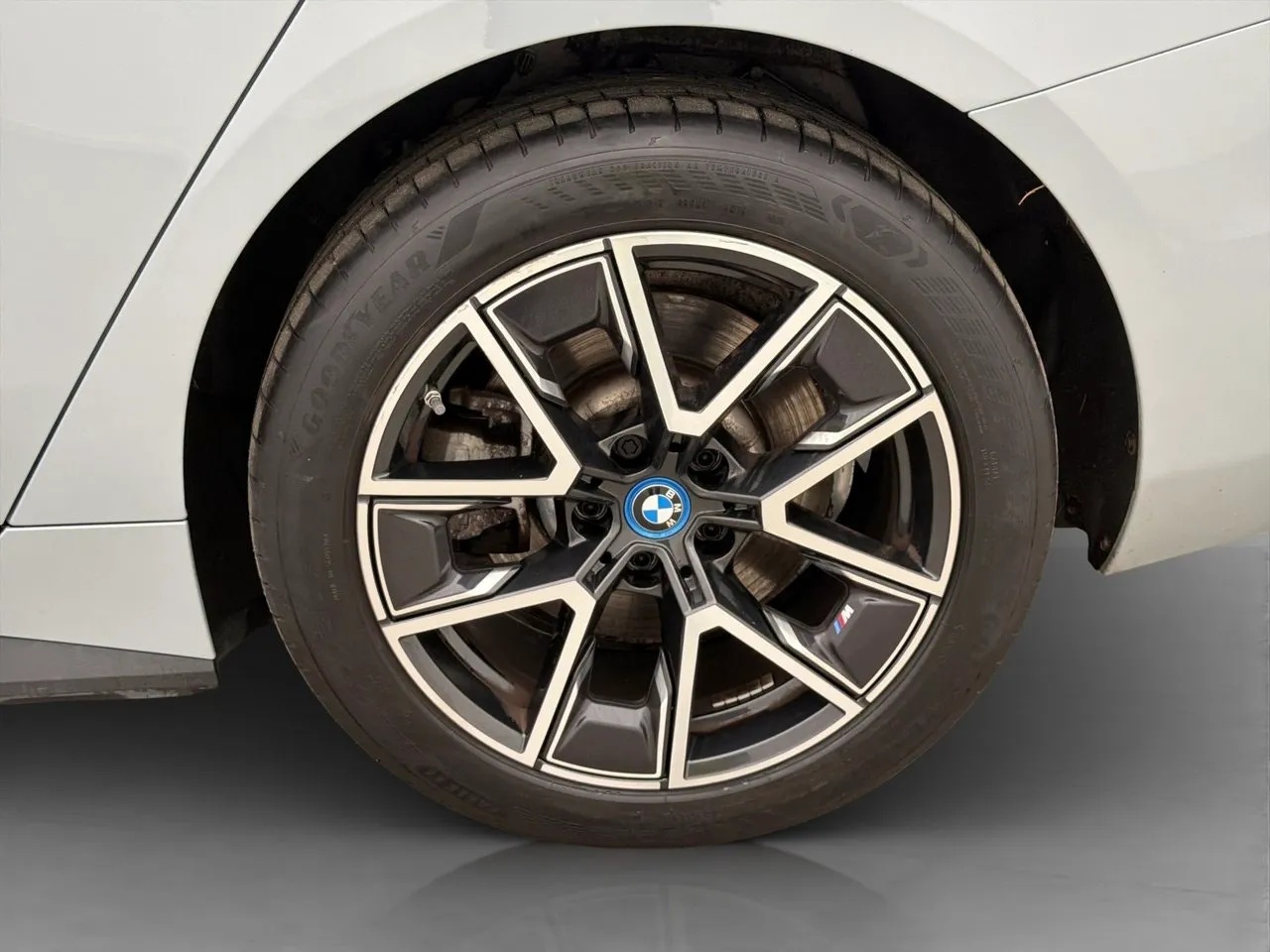 BMW i4 bild 36