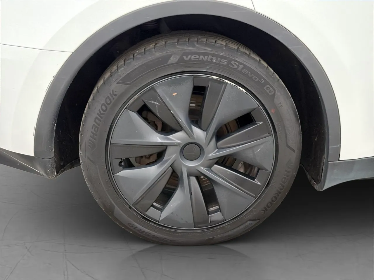 Tesla Model Y bild 35