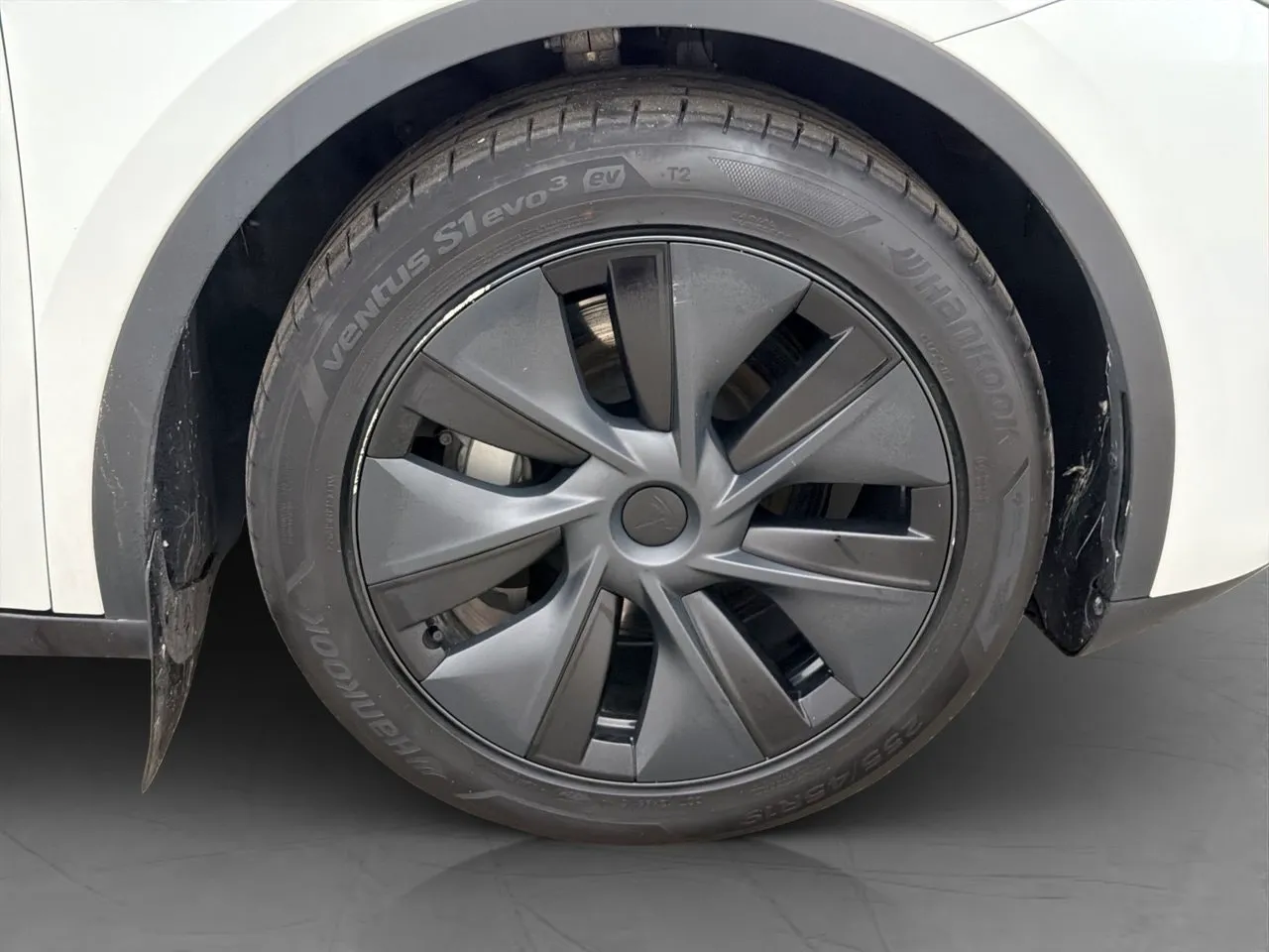 Tesla Model Y bild 36
