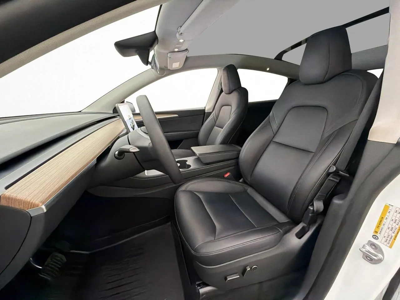 Tesla Model Y bild 13