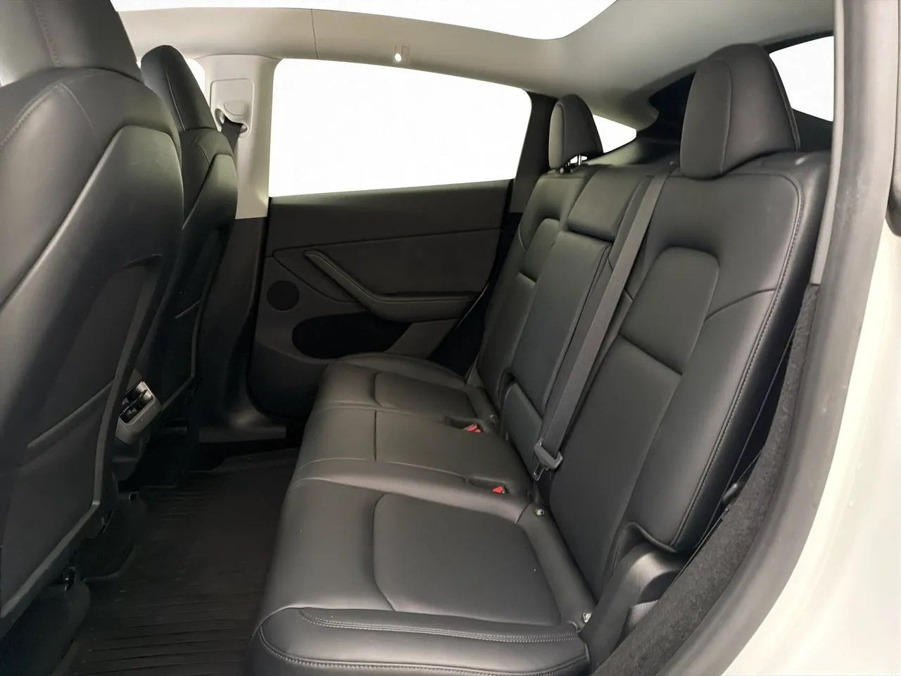 Tesla Model Y bild 28