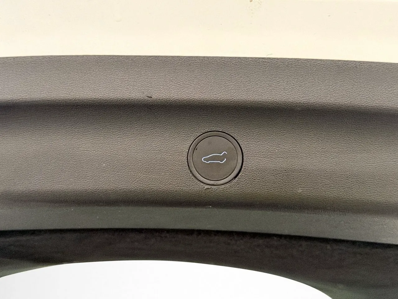 Tesla Model Y bild 30
