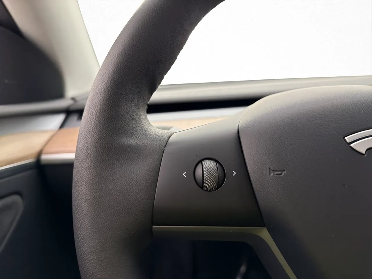 Tesla Model Y bild 16