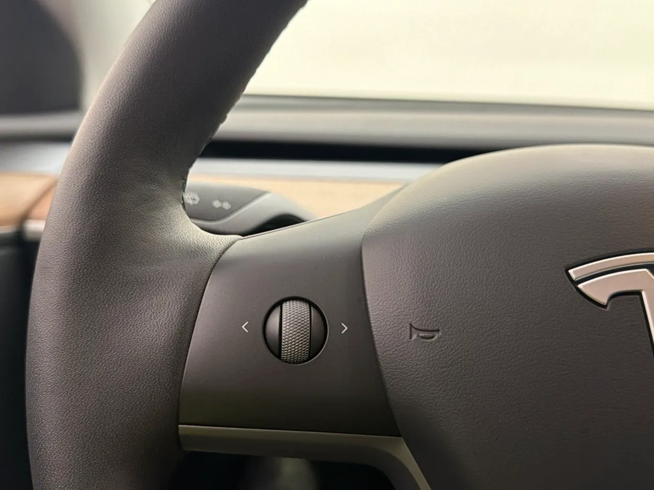 Tesla Model Y bild 16