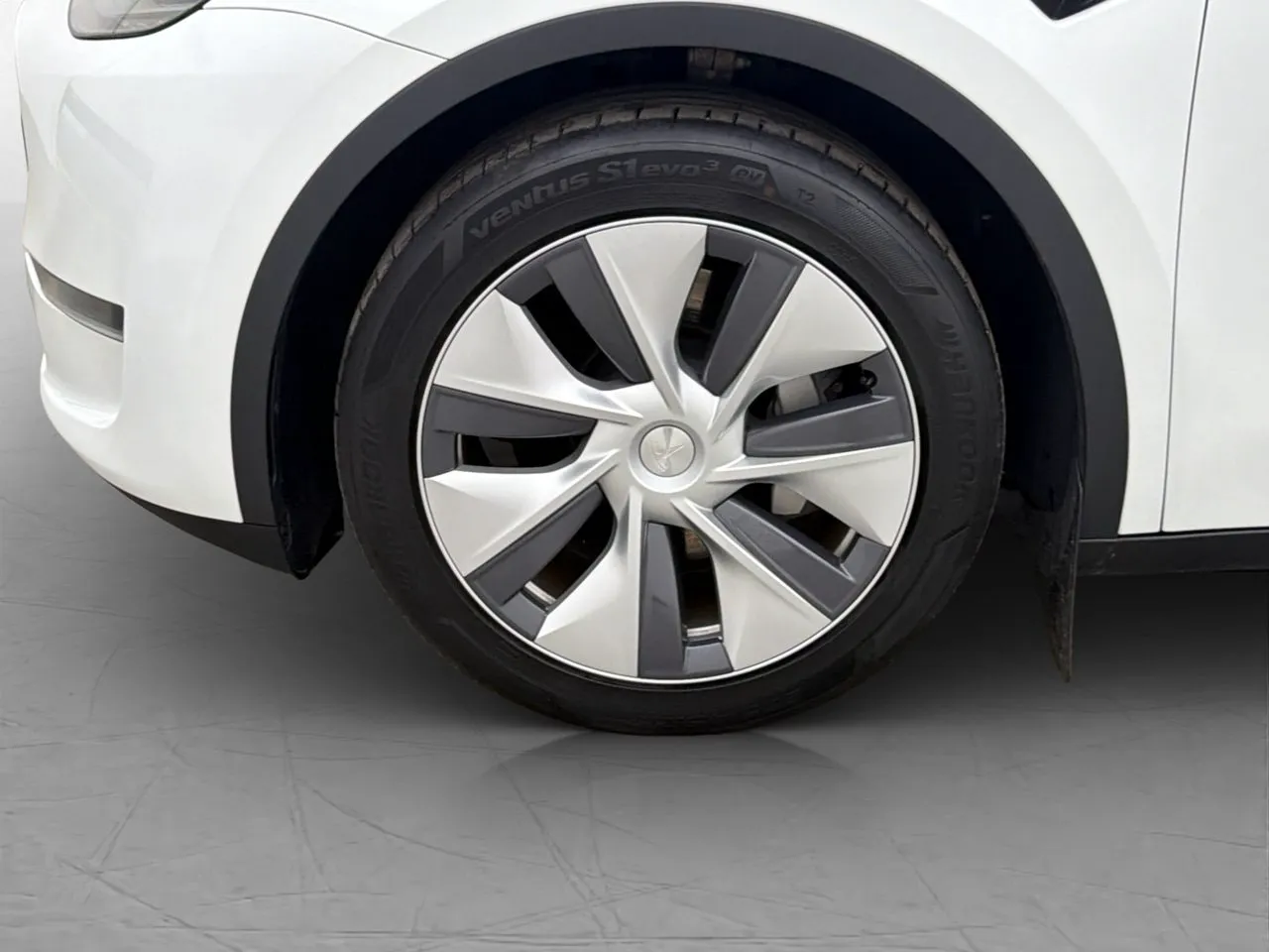 Tesla Model Y bild 33