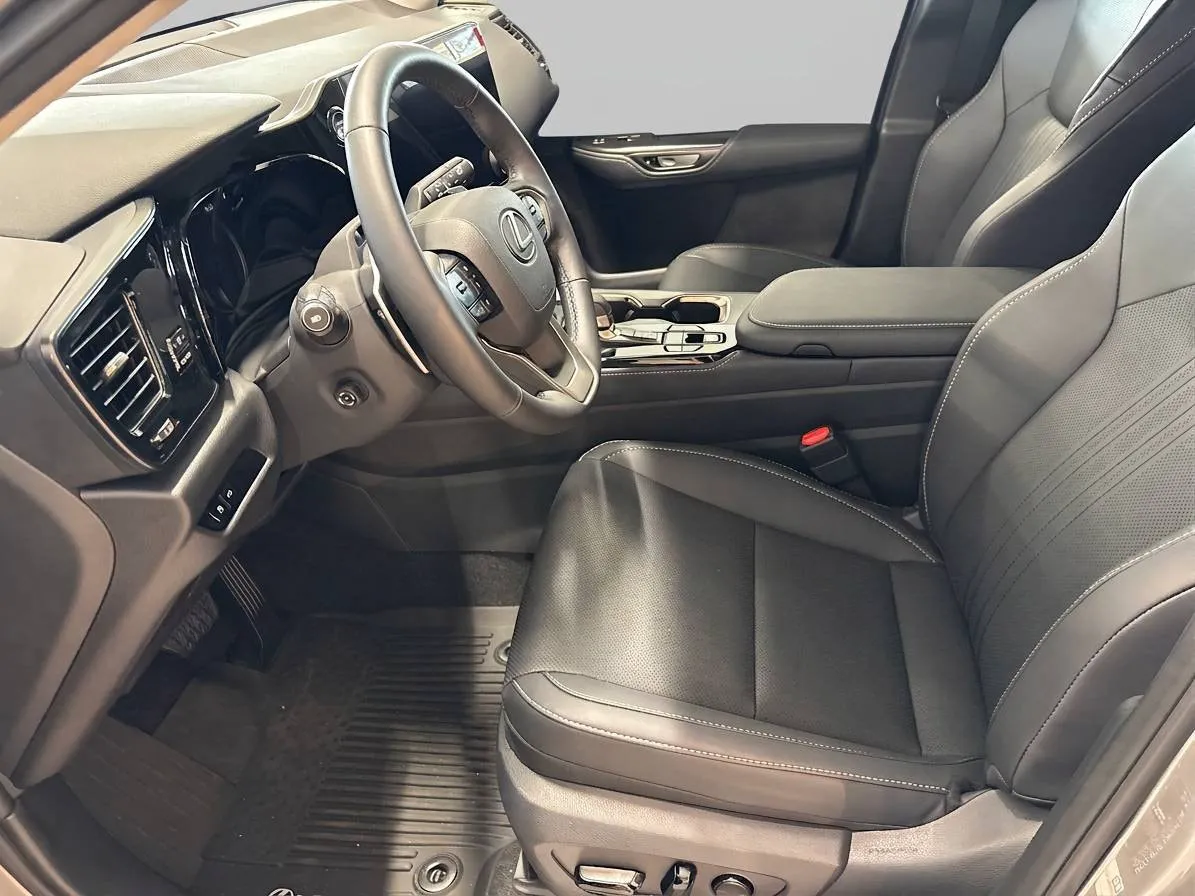 Lexus NX bild 6