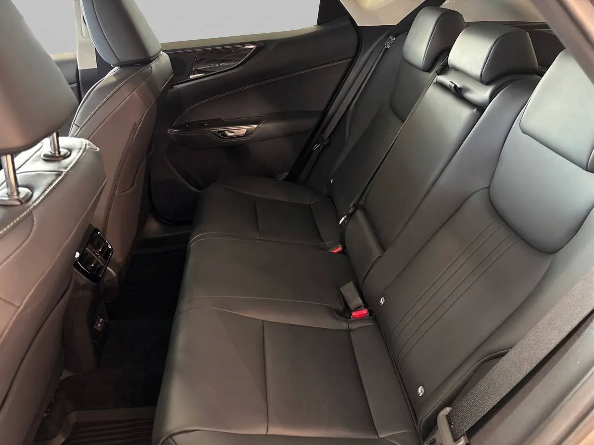 Lexus NX bild 7