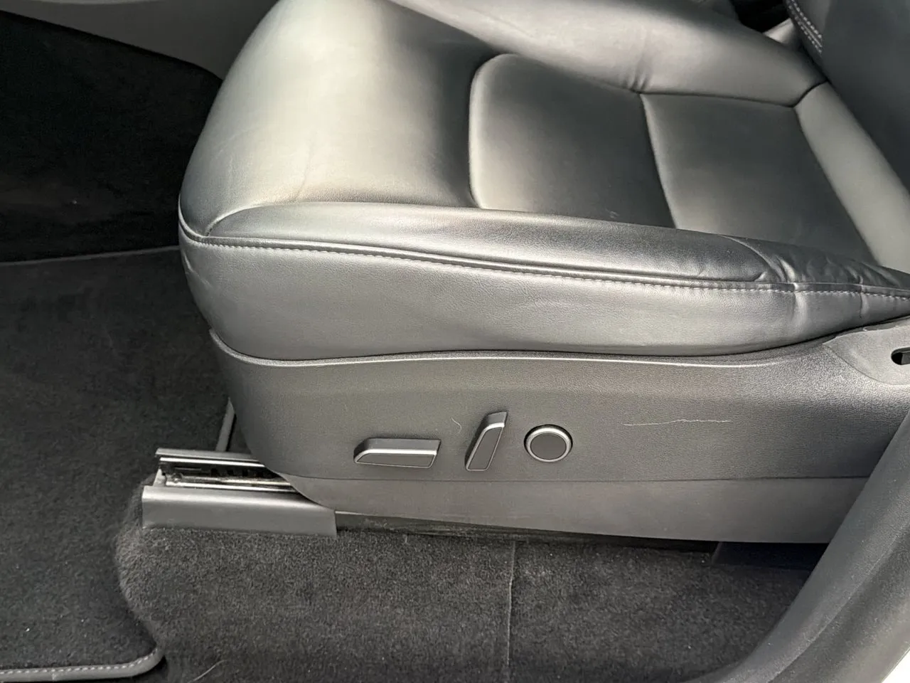 Tesla Model Y bild 18