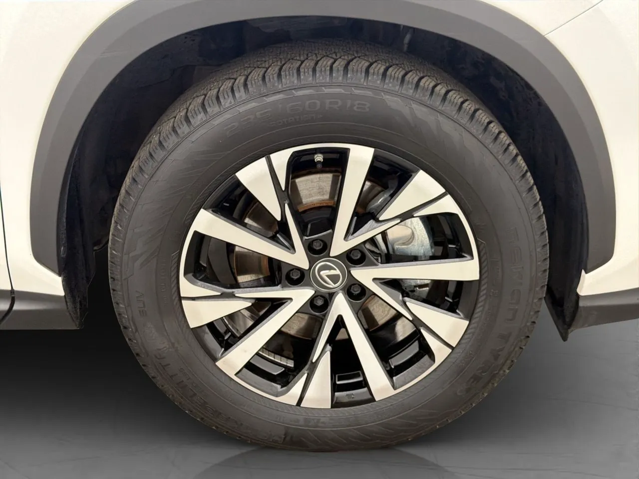 Lexus NX bild 10
