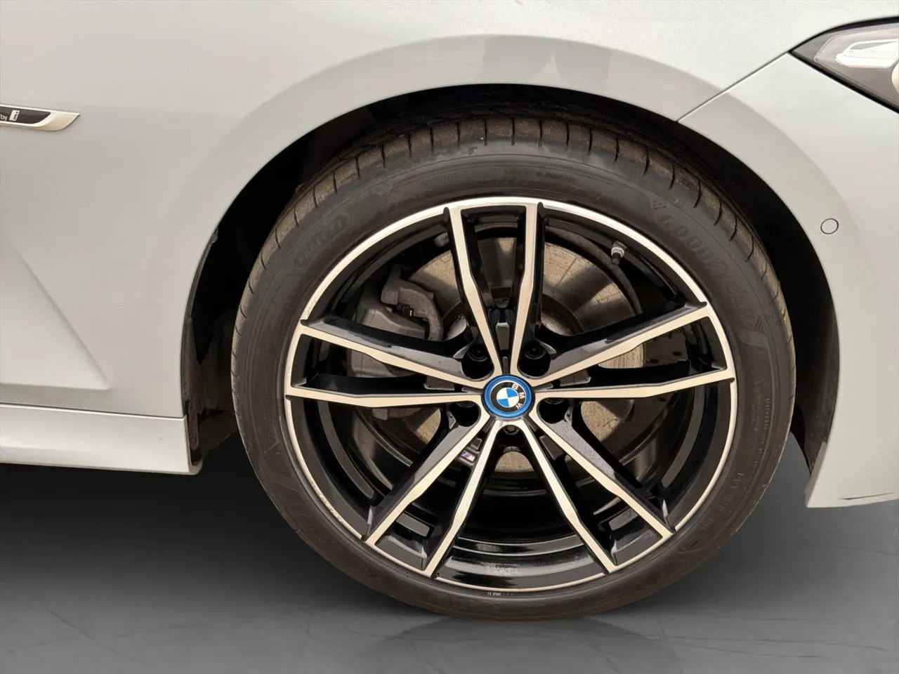 BMW 330 bild 10