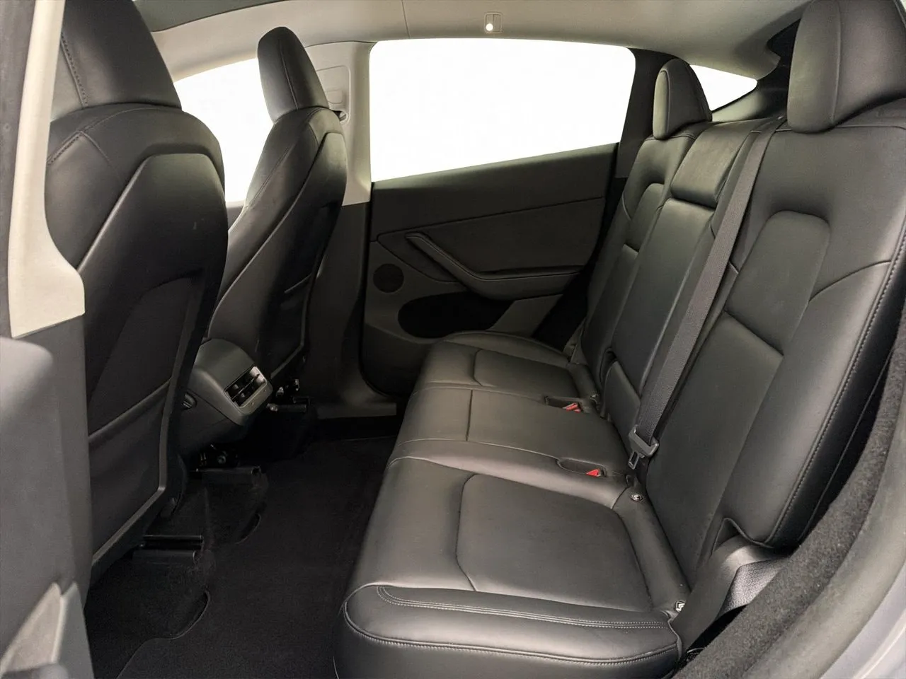 Tesla Model Y bild 18