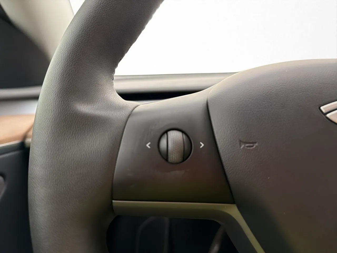Tesla Model Y bild 19