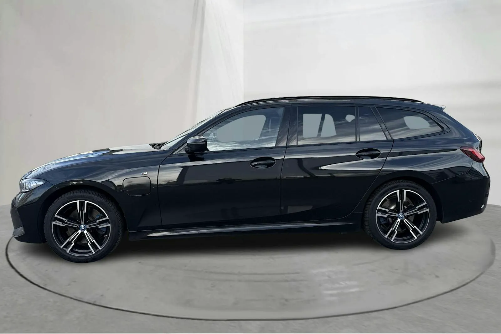 BMW 330 bild 2