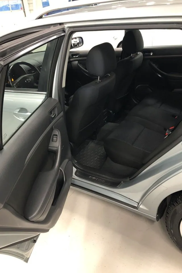 Toyota Avensis bild 10