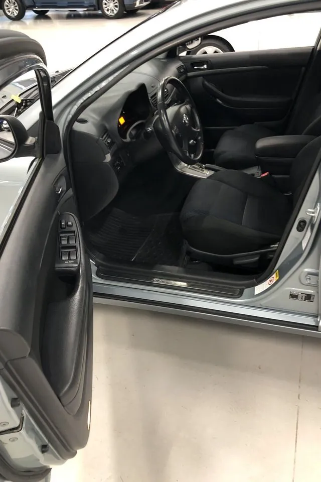 Toyota Avensis bild 12