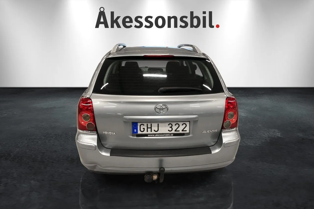 Toyota Avensis bild 6