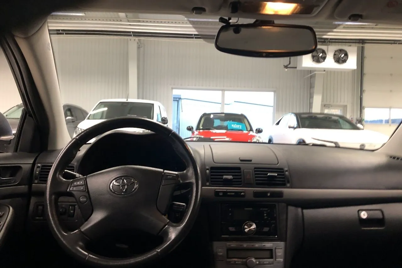 Toyota Avensis bild 11