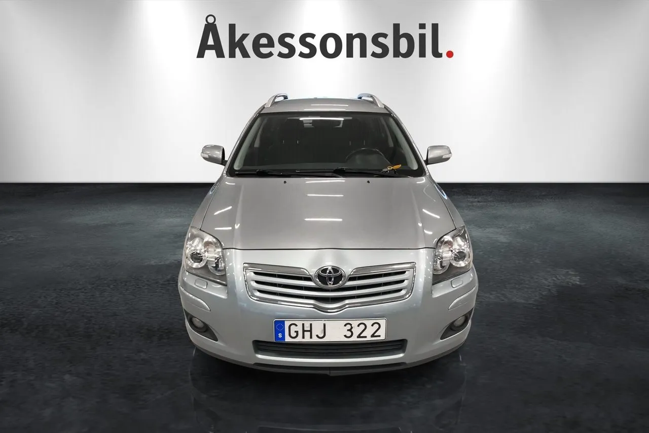 Toyota Avensis bild 2