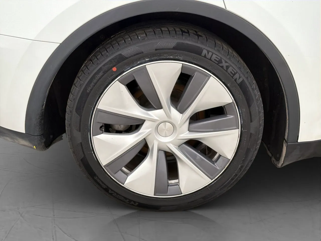 Tesla Model Y bild 30