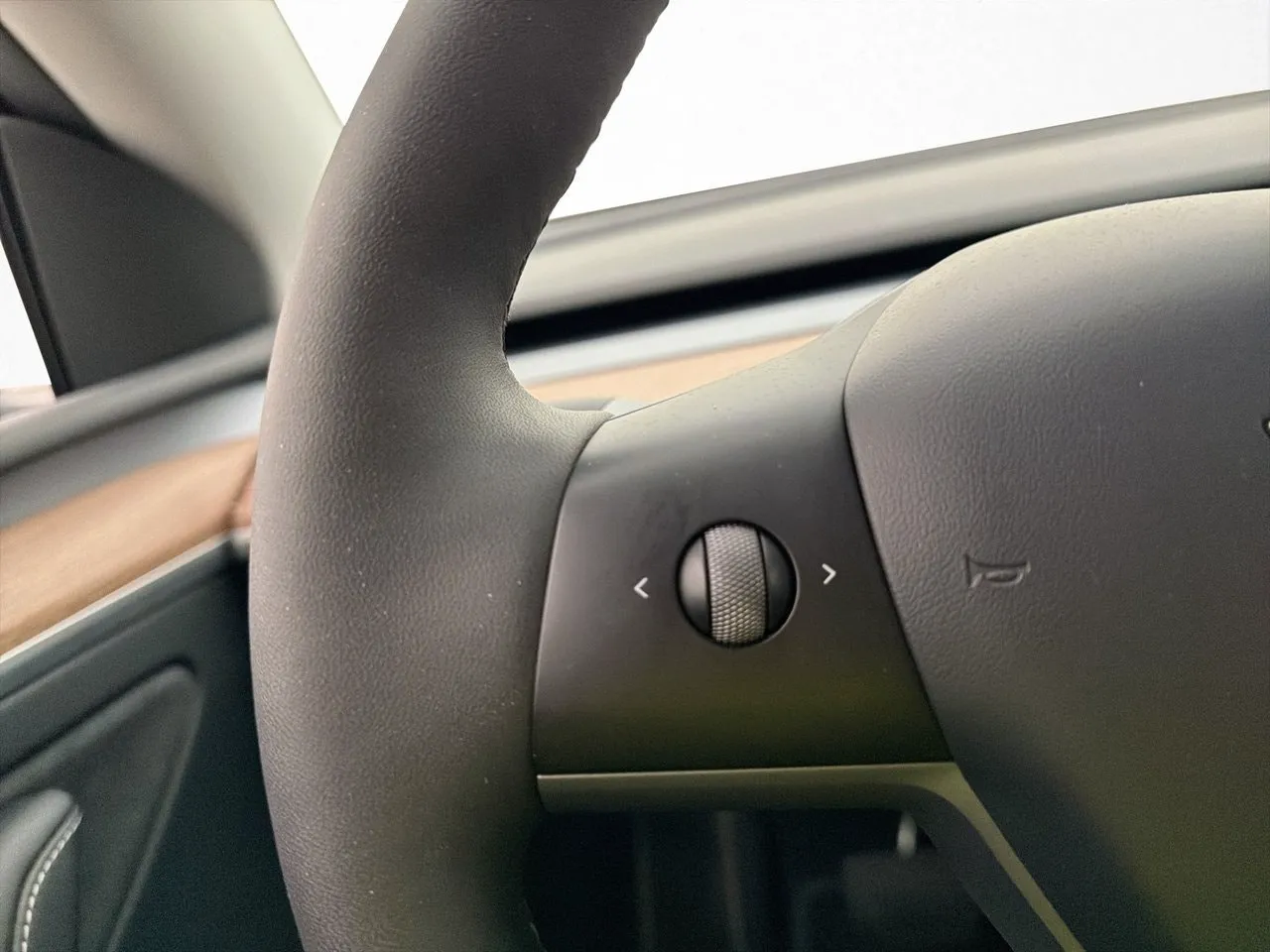 Tesla Model Y bild 23
