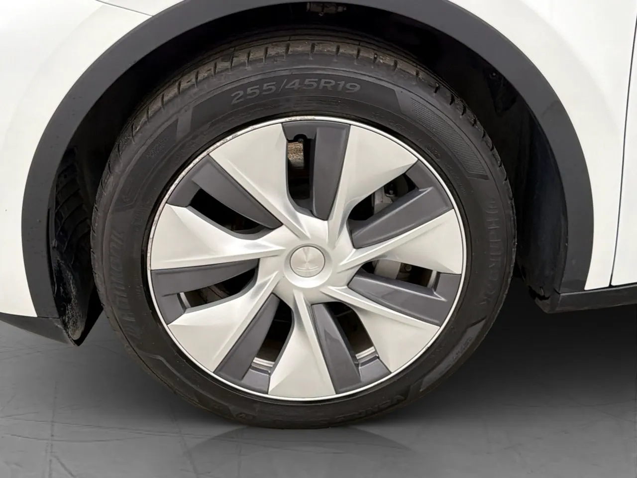 Tesla Model Y bild 32