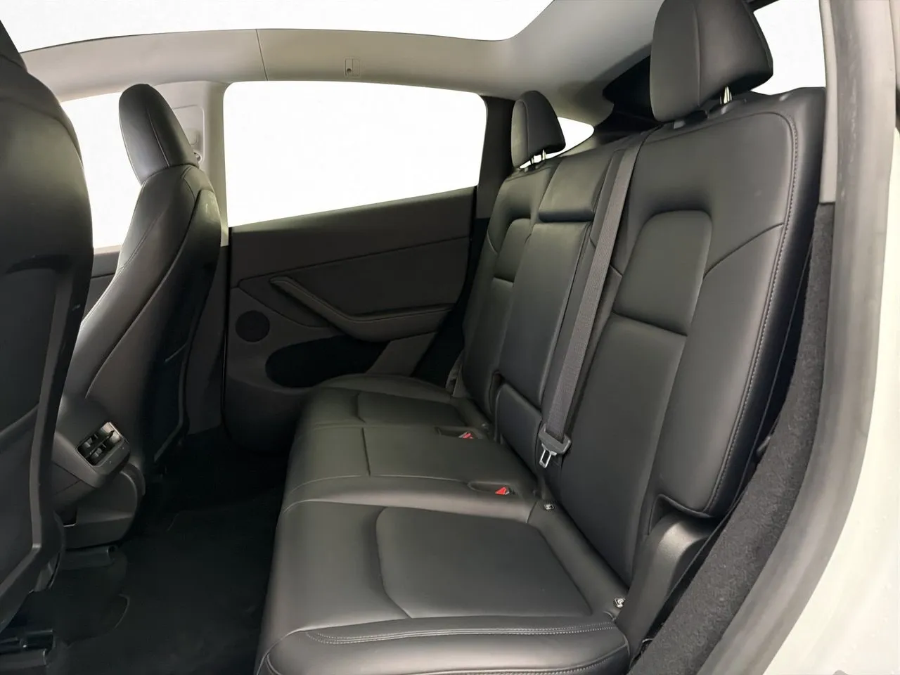 Tesla Model Y bild 27