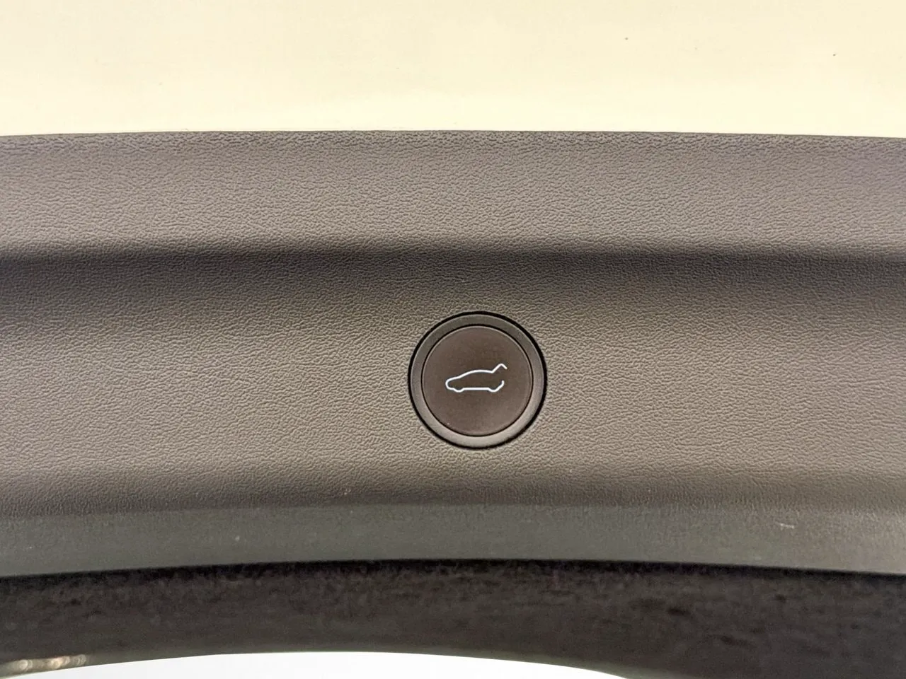 Tesla Model Y bild 28
