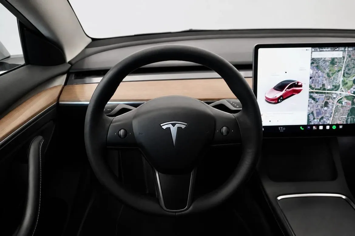 Tesla Model 3 bild 13