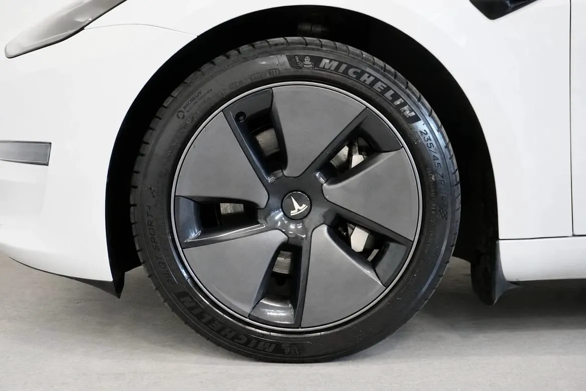 Tesla Model 3 bild 9