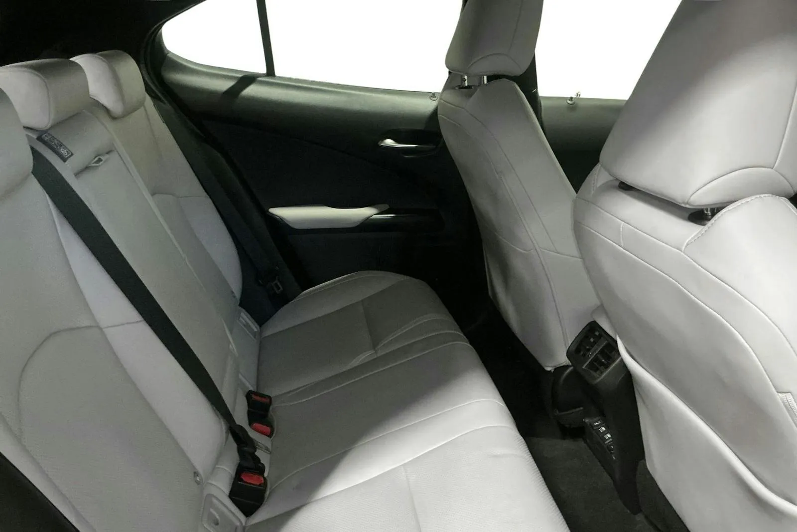 Lexus UX bild 8