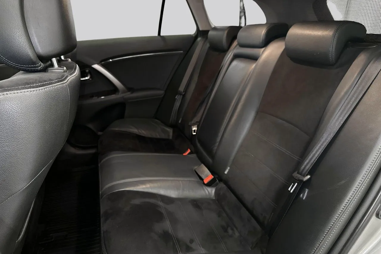 Toyota Avensis bild 9