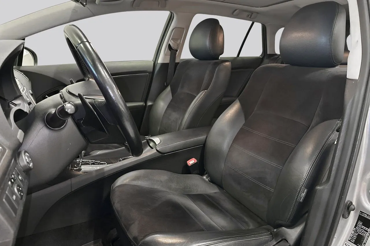 Toyota Avensis bild 8