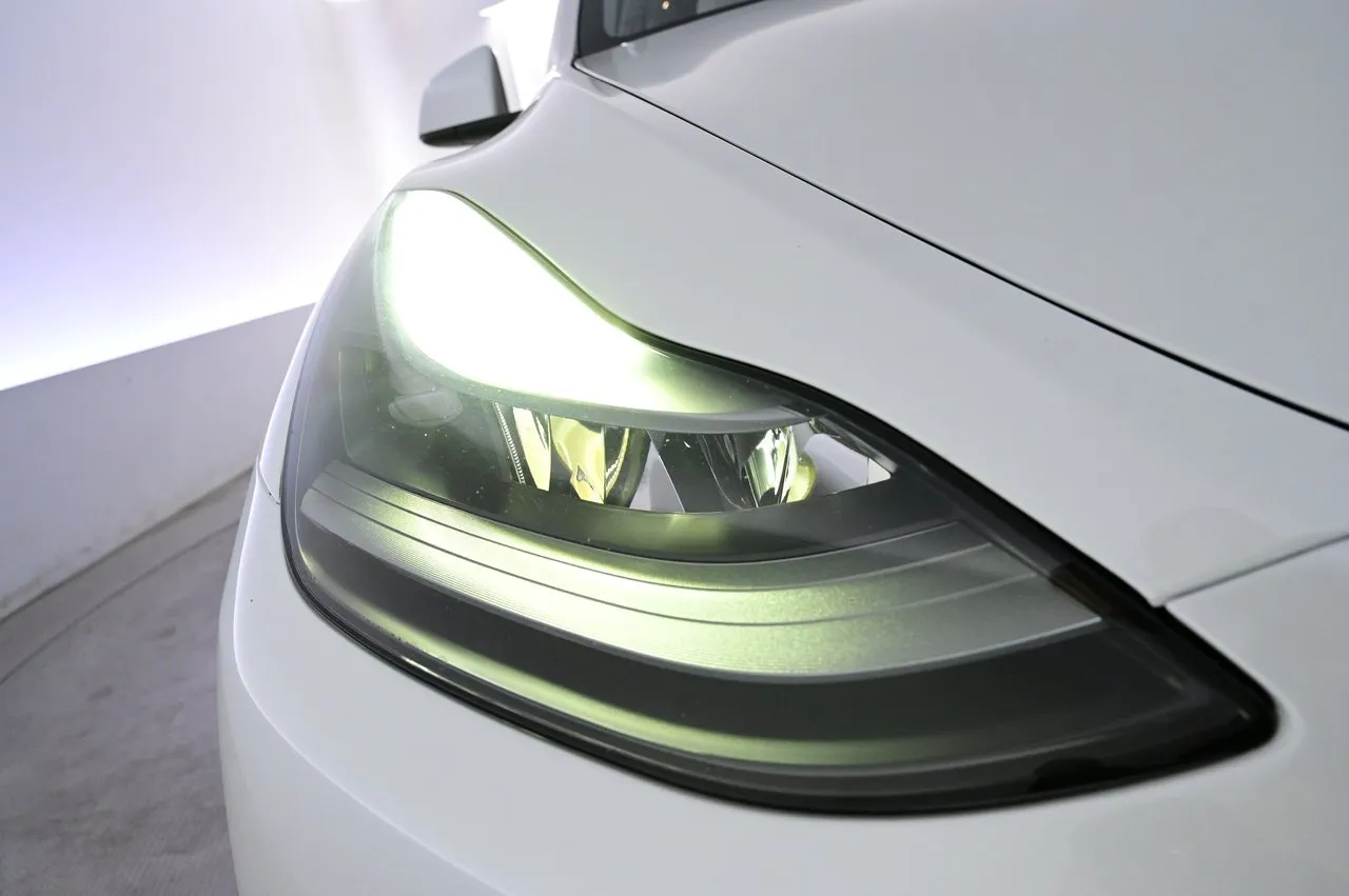 Tesla Model Y bild 26