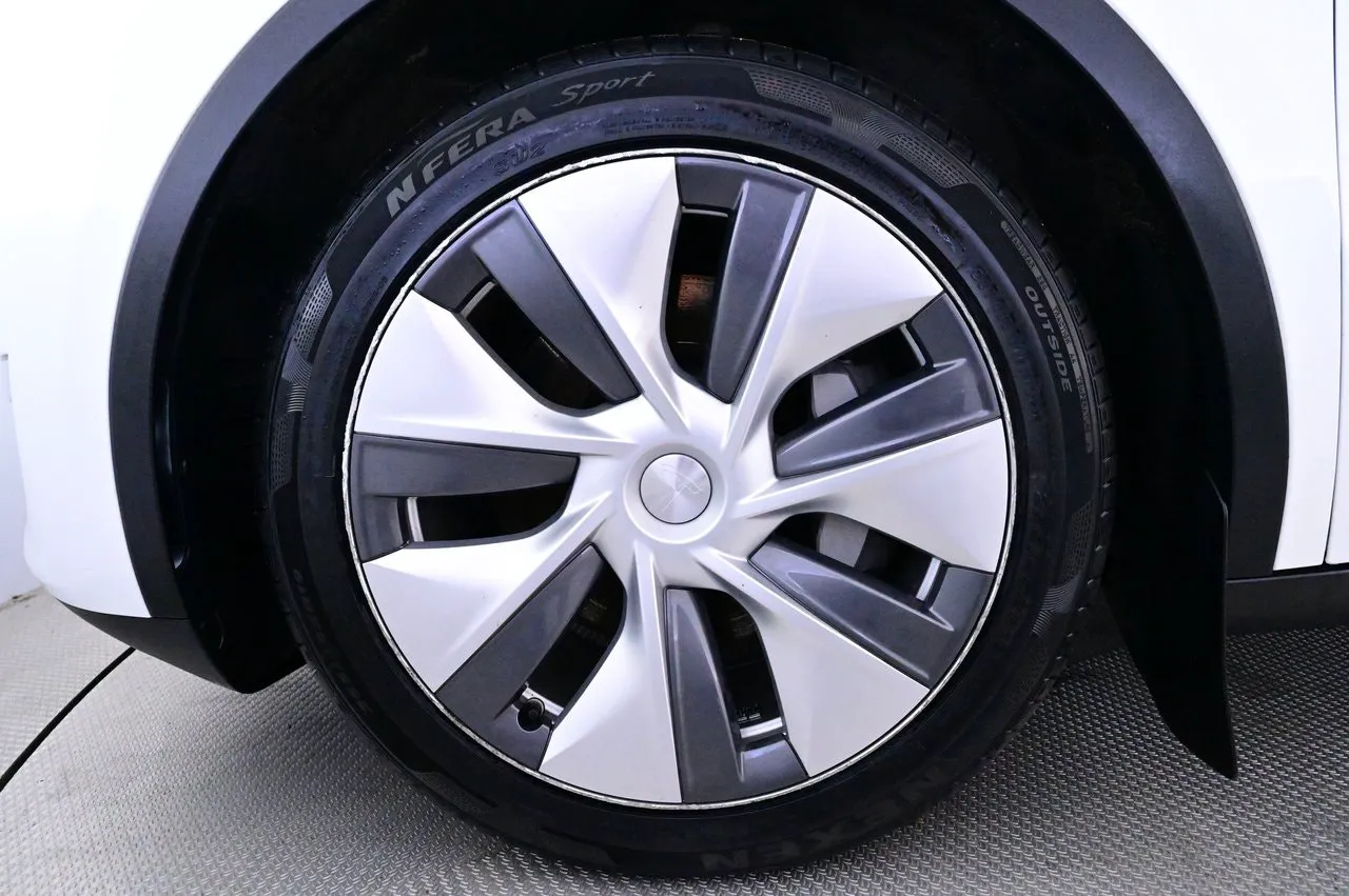 Tesla Model Y bild 27
