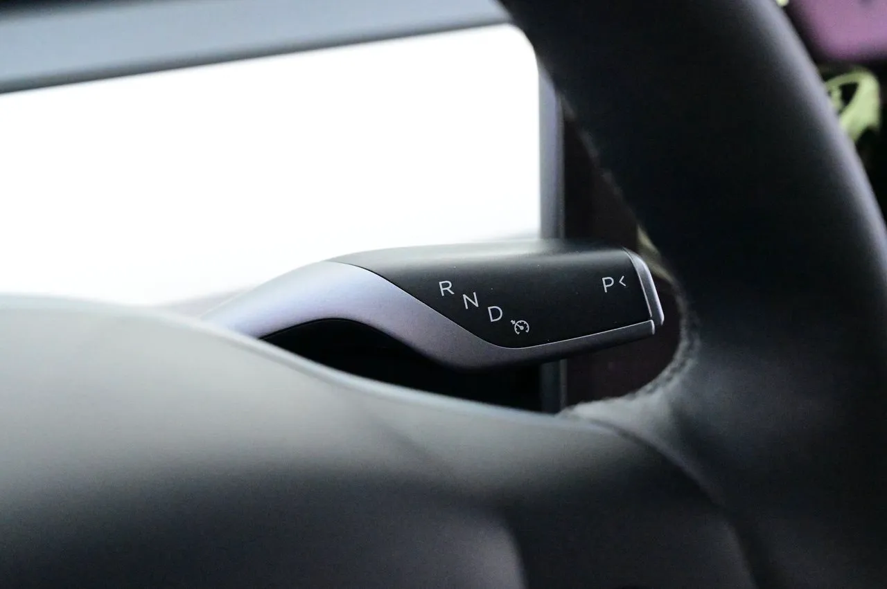 Tesla Model Y bild 8