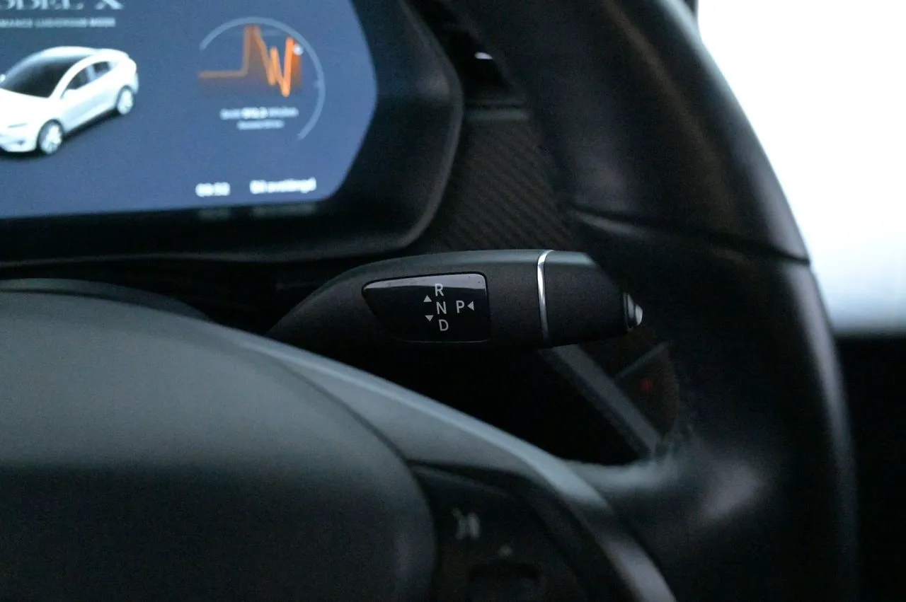 Tesla Model X bild 6